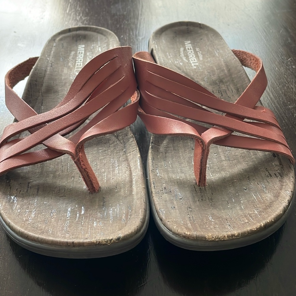 Merrell size 7 Mahana Redwood leather Memory foam thong sandals